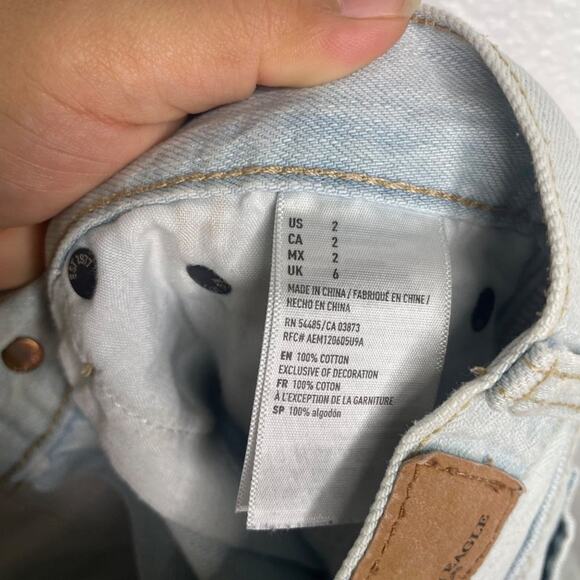 American Eagle Womens Shorts Size 2 Mom Short Light Wash Denim Jean Blue - Picture 4 of 15